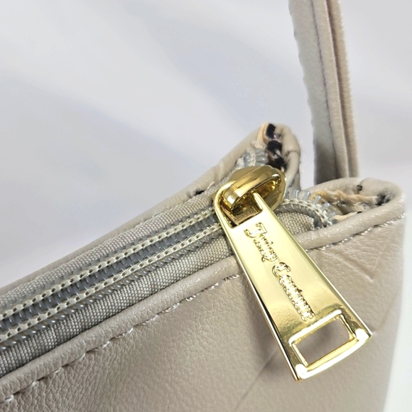 New! Juicy Couture Cream Heart Crossbody Bag - Picture 5 of 16